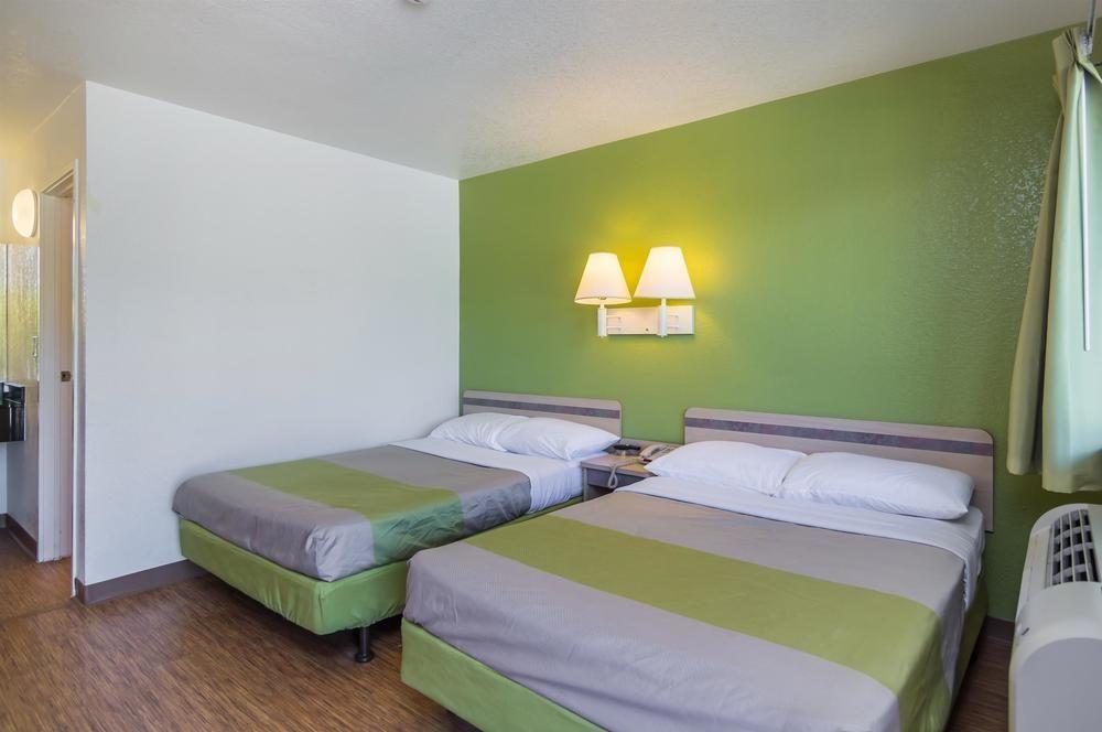 6-canoga Park, Ca Hotel 2*