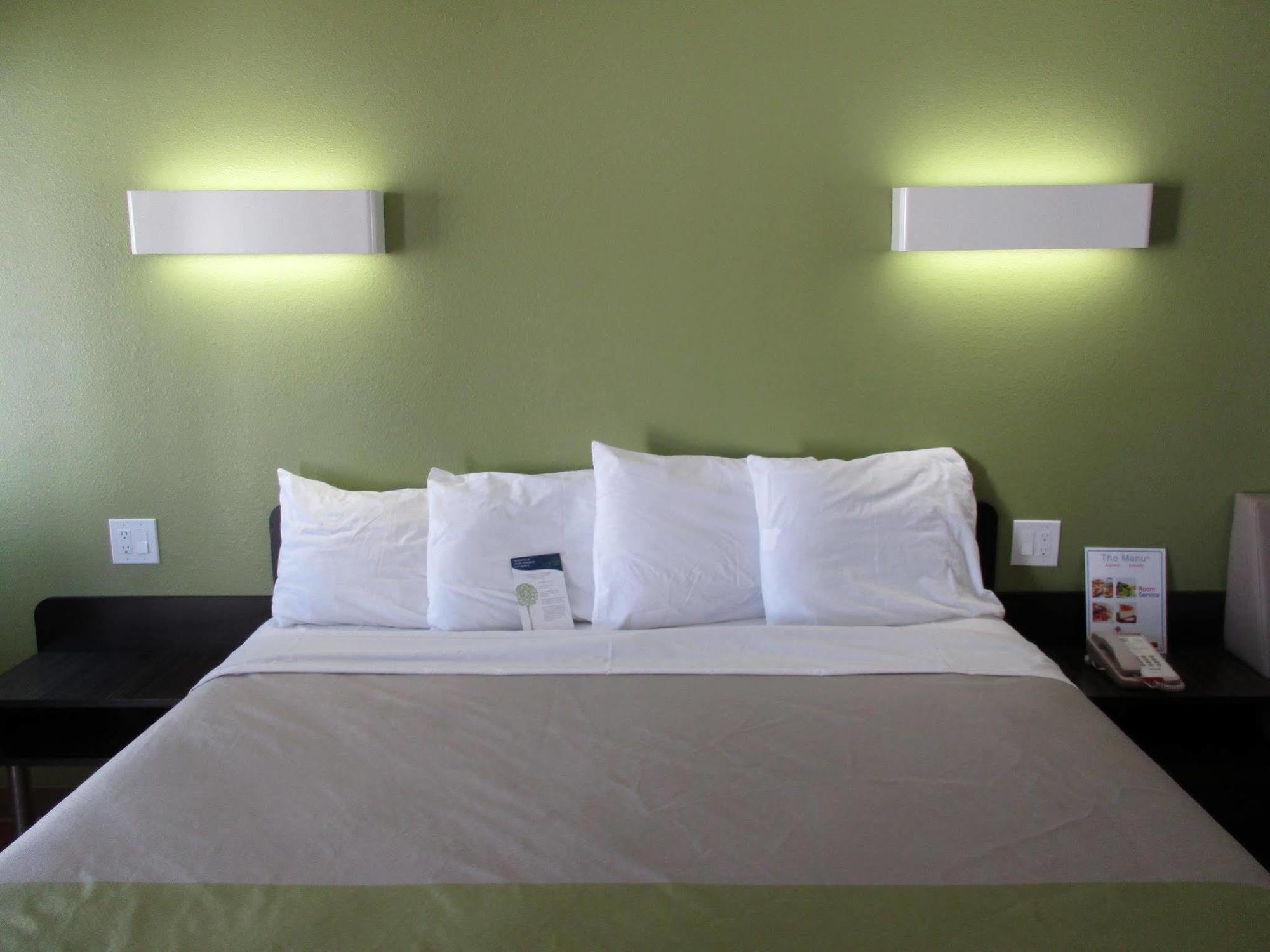 Hotel 6-canoga Park, Ca Los Angeles