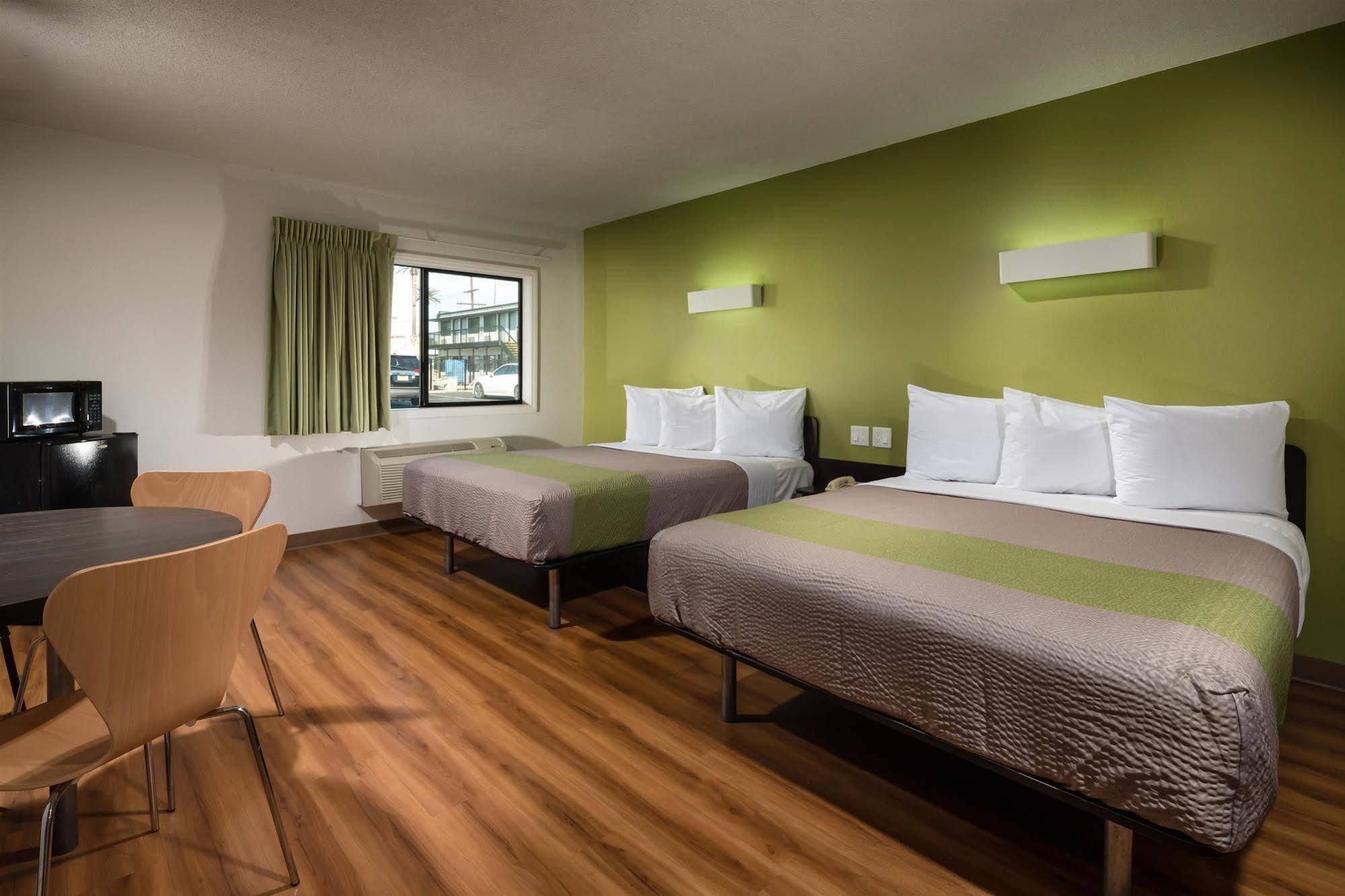 6-canoga Park, Ca Hotel Los Angeles